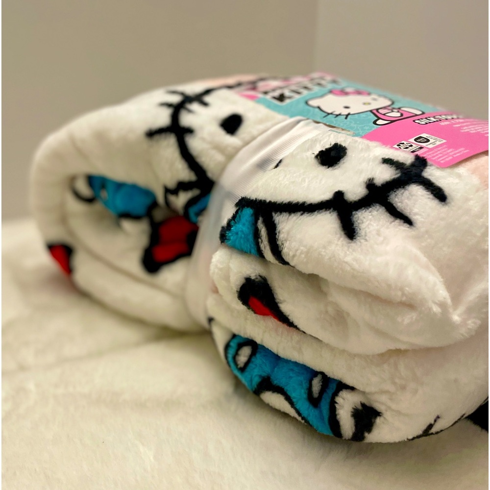 Sanrio Hello Kitty Silky Touch‎ Throw Blanket OVERSIZED New